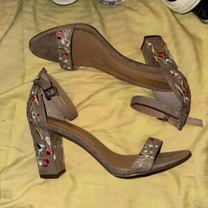 Madden Inc Embroidered Tan Heels
